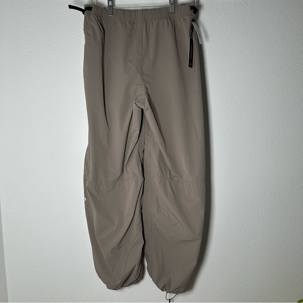 Aritzia TNA altitude pants - Picture 2 of 3